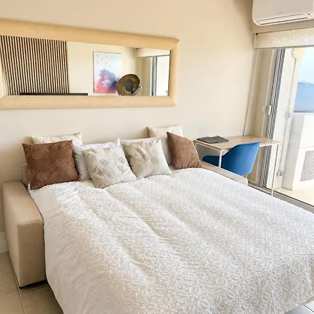 Joli Avec Balcon, Centre De Cannes, 5 Mn A Pieds De La Et Du Palais Des Festivals *