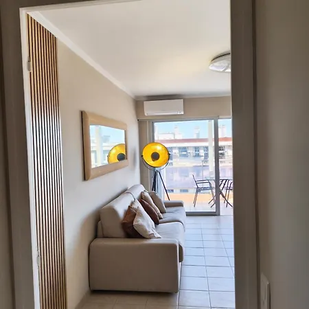 Joli Avec Balcon, Centre De Cannes, 5 Mn A Pieds De La Et Du Palais Des Festivals *